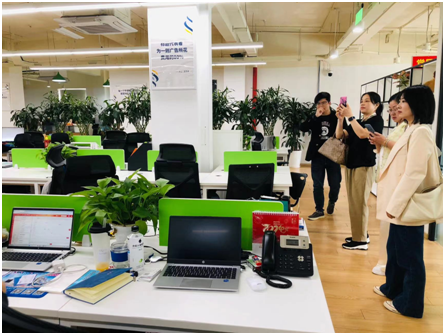 商务英语专业教研室参观上海天擎天拓信息技术股份有限公司员工工作室 商务英语专业教研室参观上海天擎天拓信息技术股份有限公司员工工作室