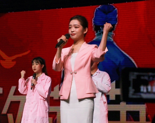 图片2  宣讲人（李自娇）
